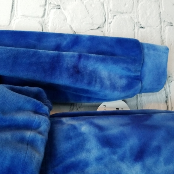 Jolie & Joy from ftc with love Sweat Suit in a Subtle Blue TieDye - Picture 5 of 10
